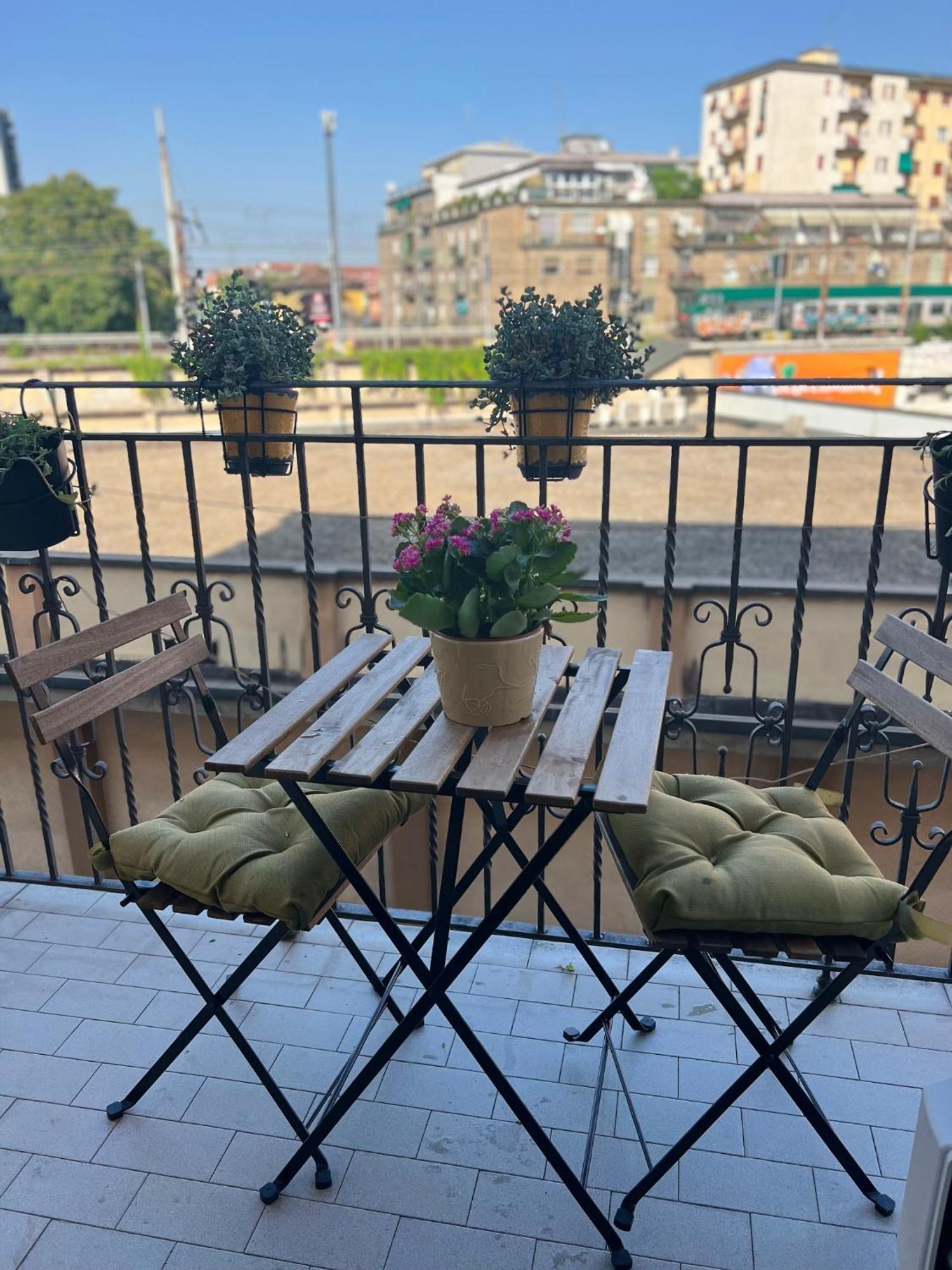 Apartment B32b Modern, Functional And Fully Equipped One Bedroom With A Lovely Small Balcony *