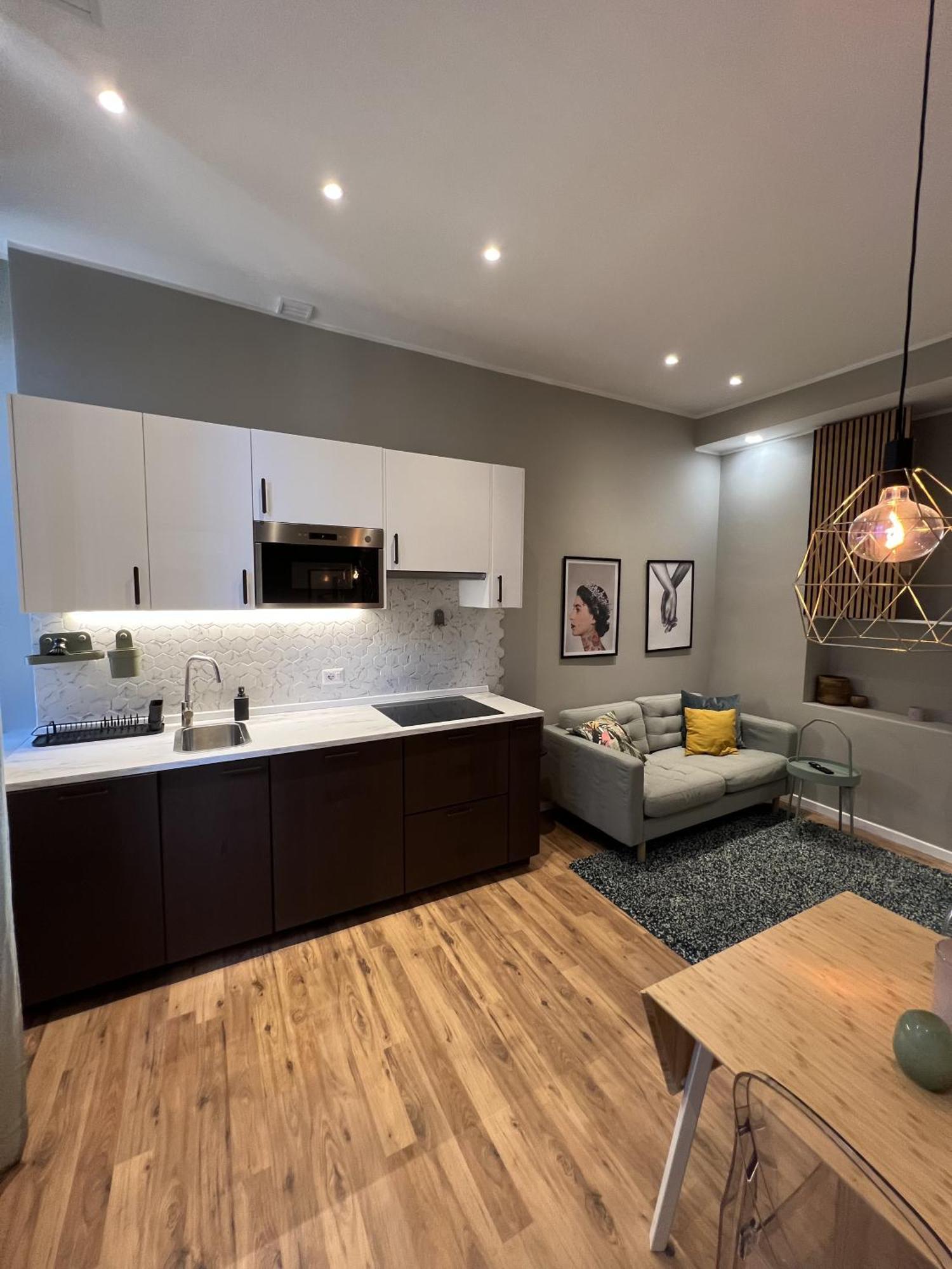 B32b Modern, Functional And Fully Equipped One Bedroom With A Lovely Small Balcony Apartment *